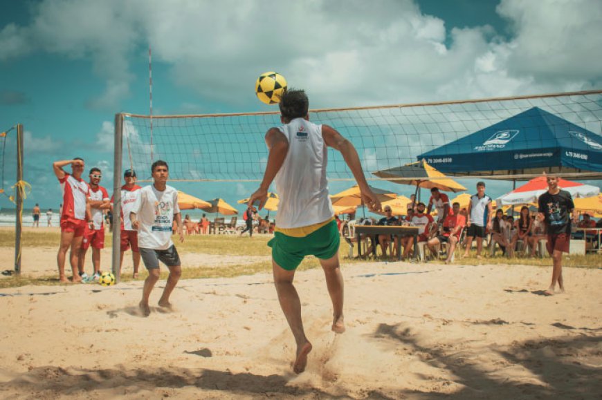 Estudantes do Ensino Médio disputam a 1ª edição do Beach Games na praia da Aruana