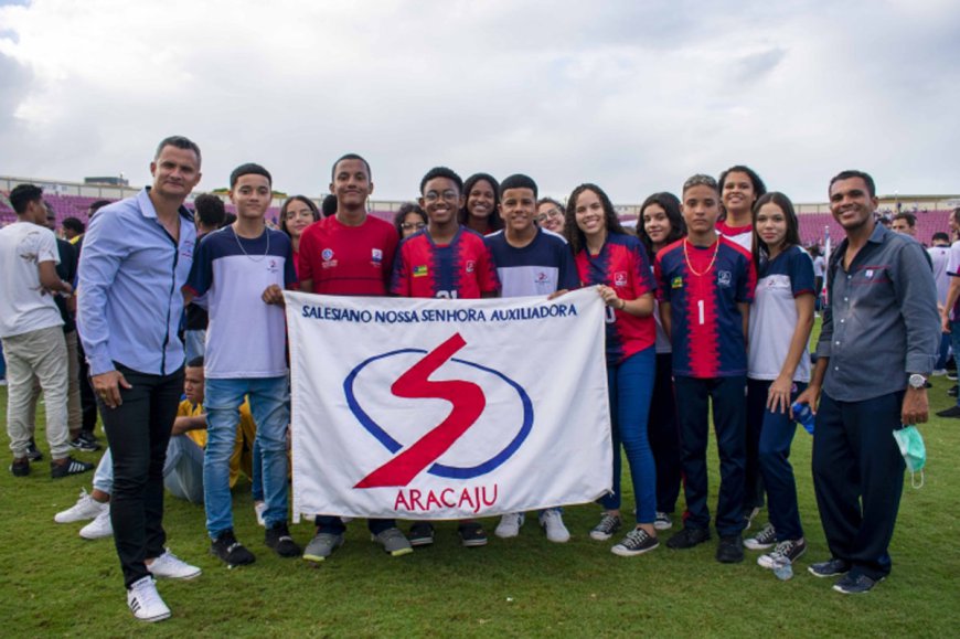 Alunos-atletas do Salesiano participam da cerimônia de abertura dos Jogos da Primavera