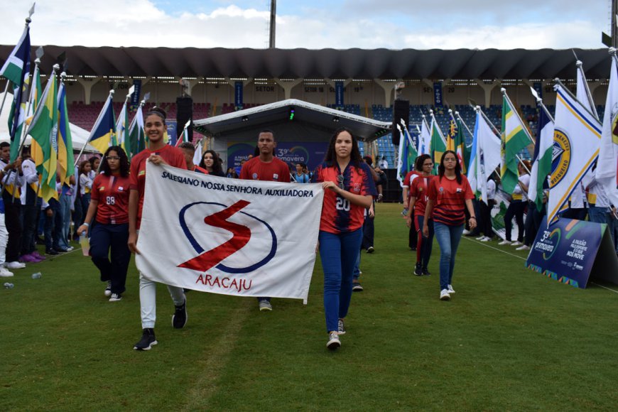 Alunos-atletas do Salesiano participam da cerimônia de abertura dos Jogos da Primavera