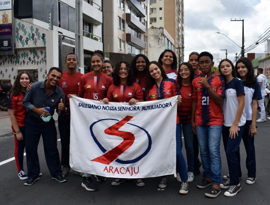 Alunos-atletas do Salesiano participam da cerimônia de abertura dos Jogos da Primavera