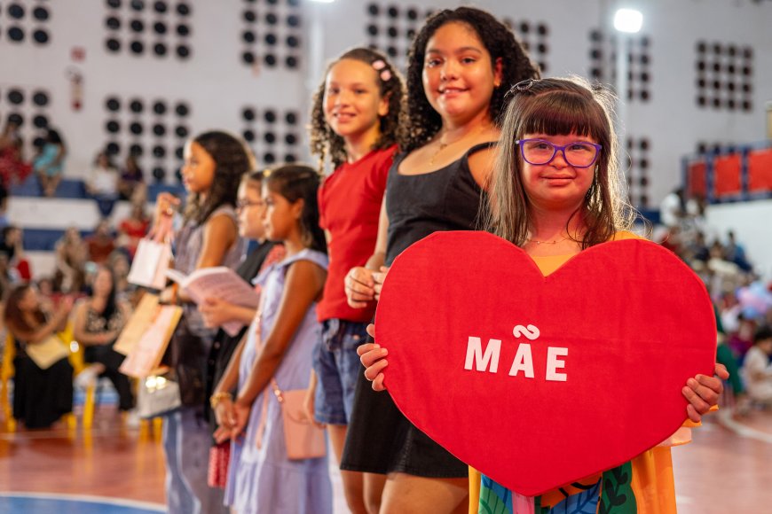 Emoção e carinho marcam o Dia das Mães no Colégio Salesiano Aracaju