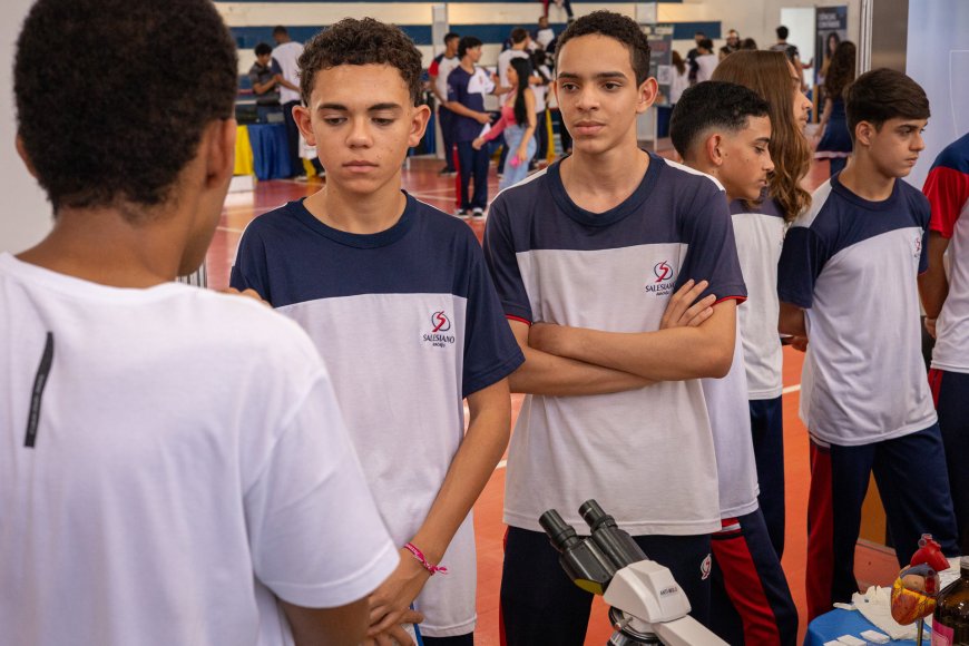 Feira das Profissões aproxima alunos da carreira universitária