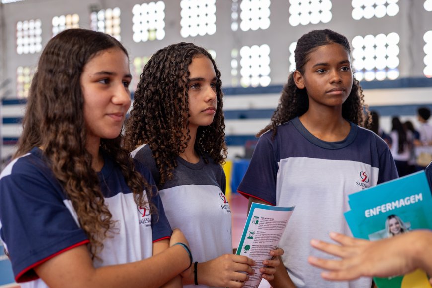 Feira das Profissões aproxima alunos da carreira universitária