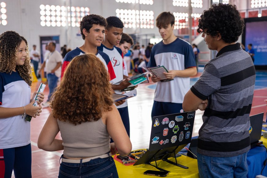 Feira das Profissões aproxima alunos da carreira universitária