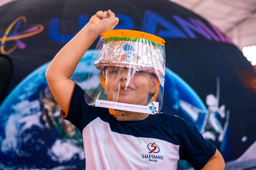 Salesiano Aracaju explora o universo em Planetário Móvel